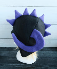 Load image into Gallery viewer, Curled Horn Dragon Fleece Hat
